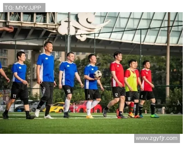 足球明星齐聚深圳激情踢球引发球迷热潮盛况空前 足球明星齐聚深圳激情踢球引发球迷热潮盛况空前