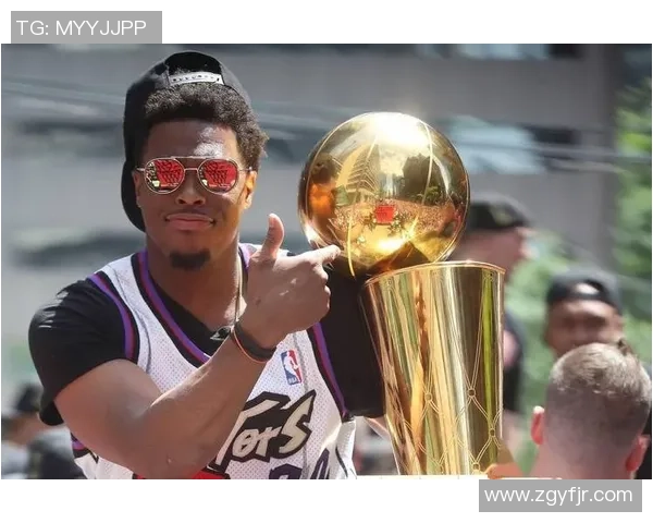 足球明星大器晚成的传奇人生与职业生涯的蜕变之路 足球明星大器晚成的传奇人生与职业生涯的蜕变之路